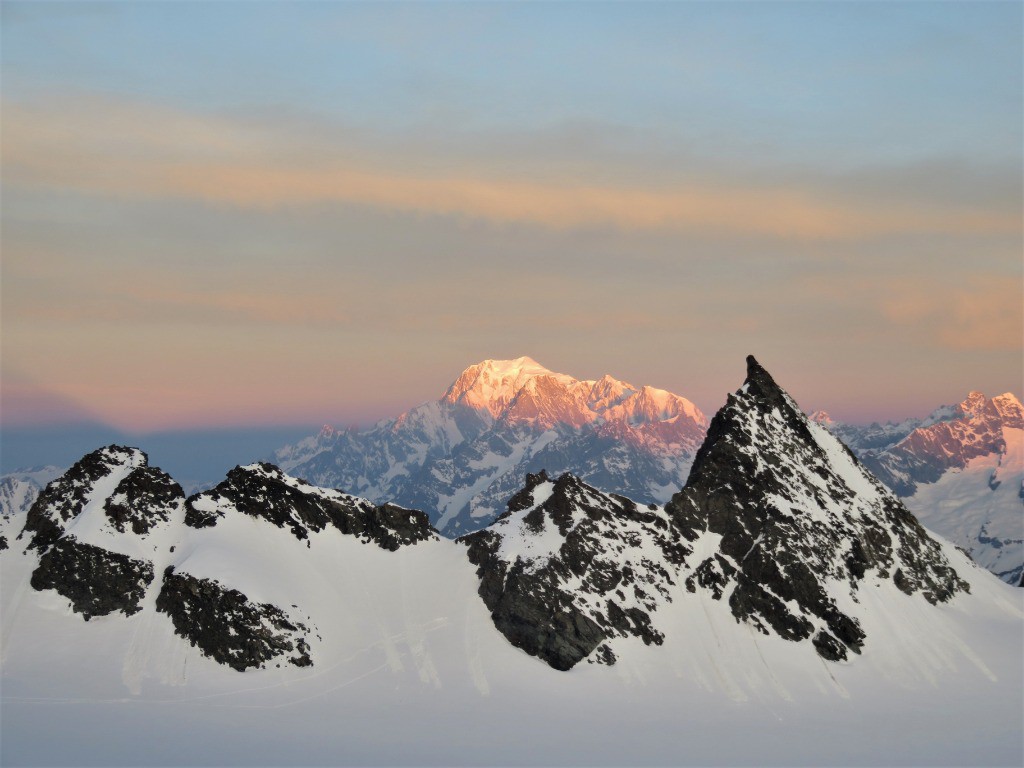Lever du soleil sur le Mt Blanc
