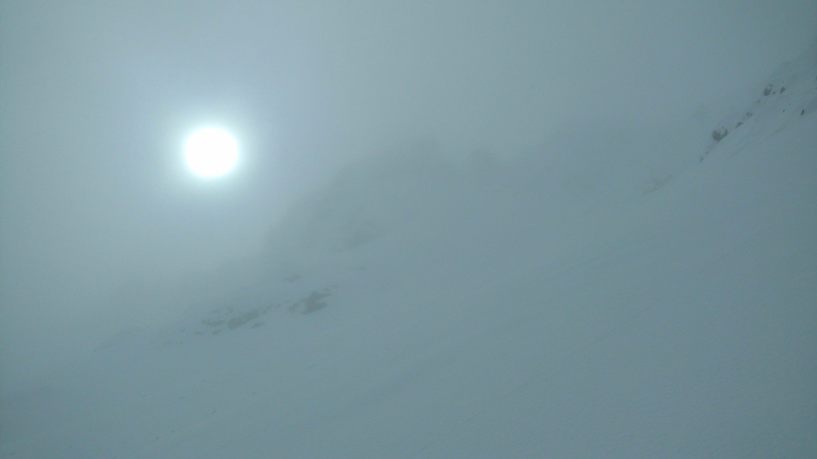 Sous la brèche, le soleil n'est pas loin