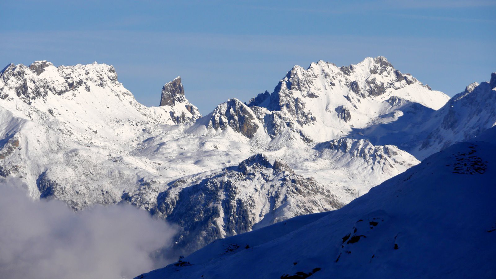 Echappées panoramiques vers les sommets du Beaufortain et la Pierra Menta. 