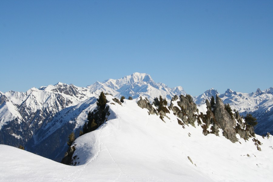Le mont Blanc : Au premier plan, la Pointe de Glais Rouges