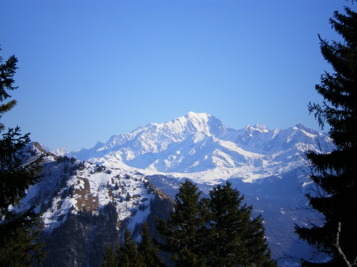 Côte Favre : Près du sommet la vue s'ouvre.