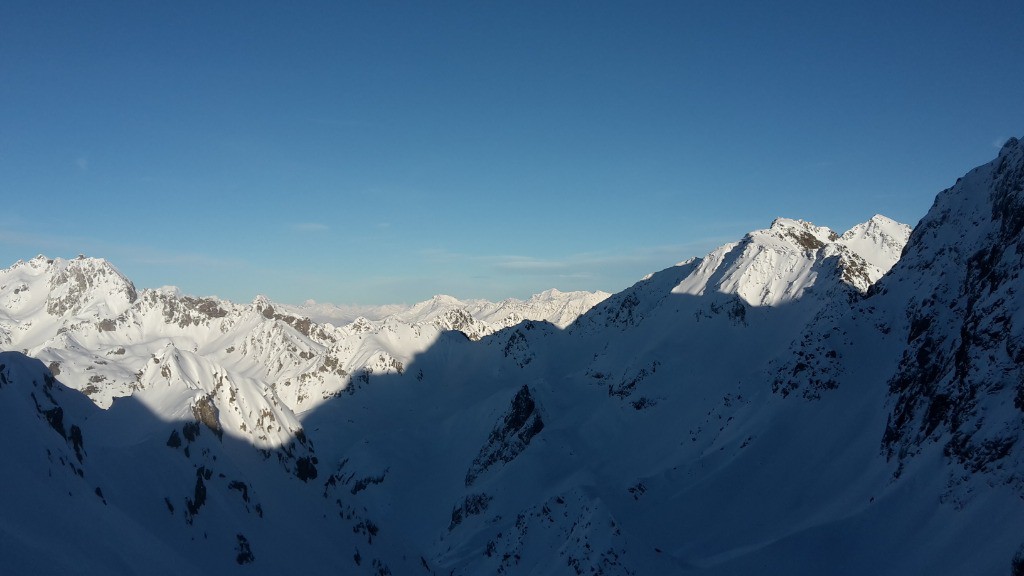 Au fond,Mont Blanc, Combins, Cervin
