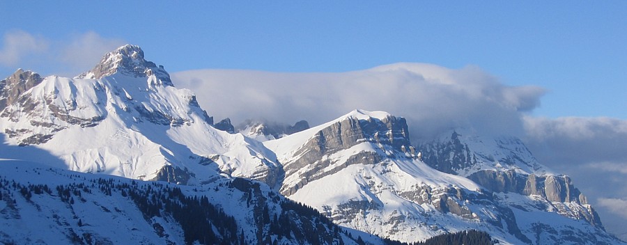 Avant la descente en forêt : La Pointe Percée, Les Quatres Têtes et la Pointe d'Areu.