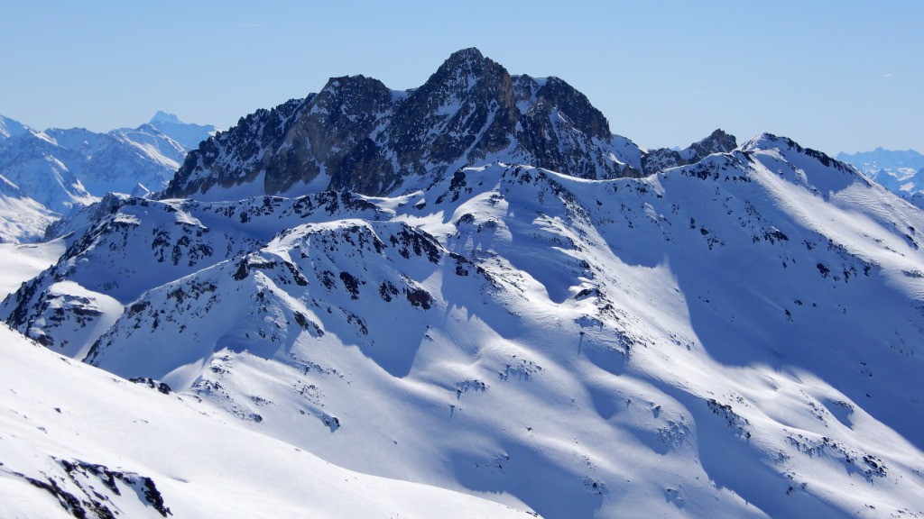 J3: Pic et Mont Thabor. Tout à droite, Pte de terre Rouge.