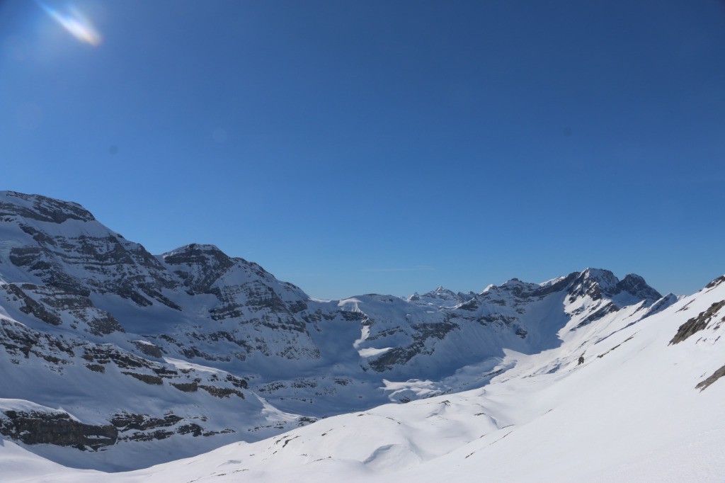 #11 Coup d Coup d'oeil dans le rétro, Col Comba Mornay très loin derrière