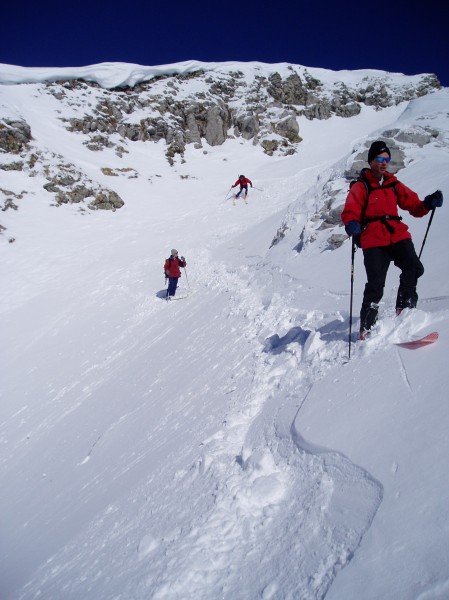 Début du couloir : Début du couloir en poudreuse dense sur fond dur