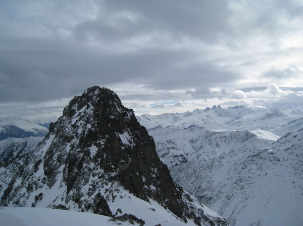Pellegrin : Roc de Pellegrin et spécial dédicace pour Benoît, les Aiguille sd'Arves au fond.