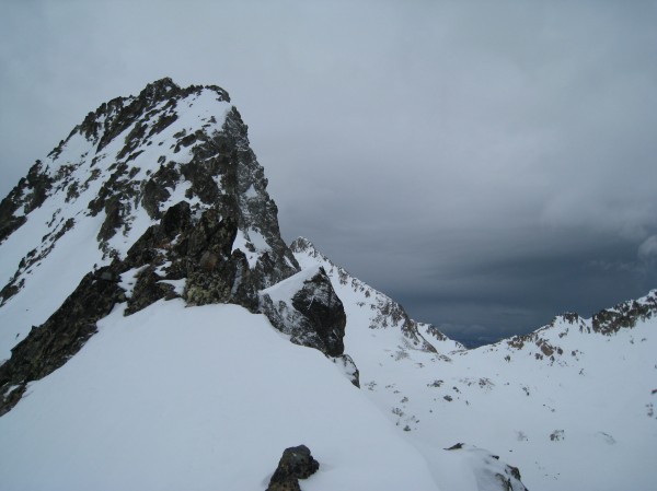 Rocher Roux : Rocher Roux, et Comberousse (Sommet et Col). C'est bien noir sur la Chartreuse.