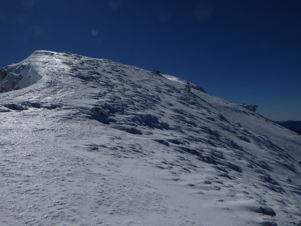 Sommet Rochers de la Balme 2063m  avec la neige gelée ou vitrifié!