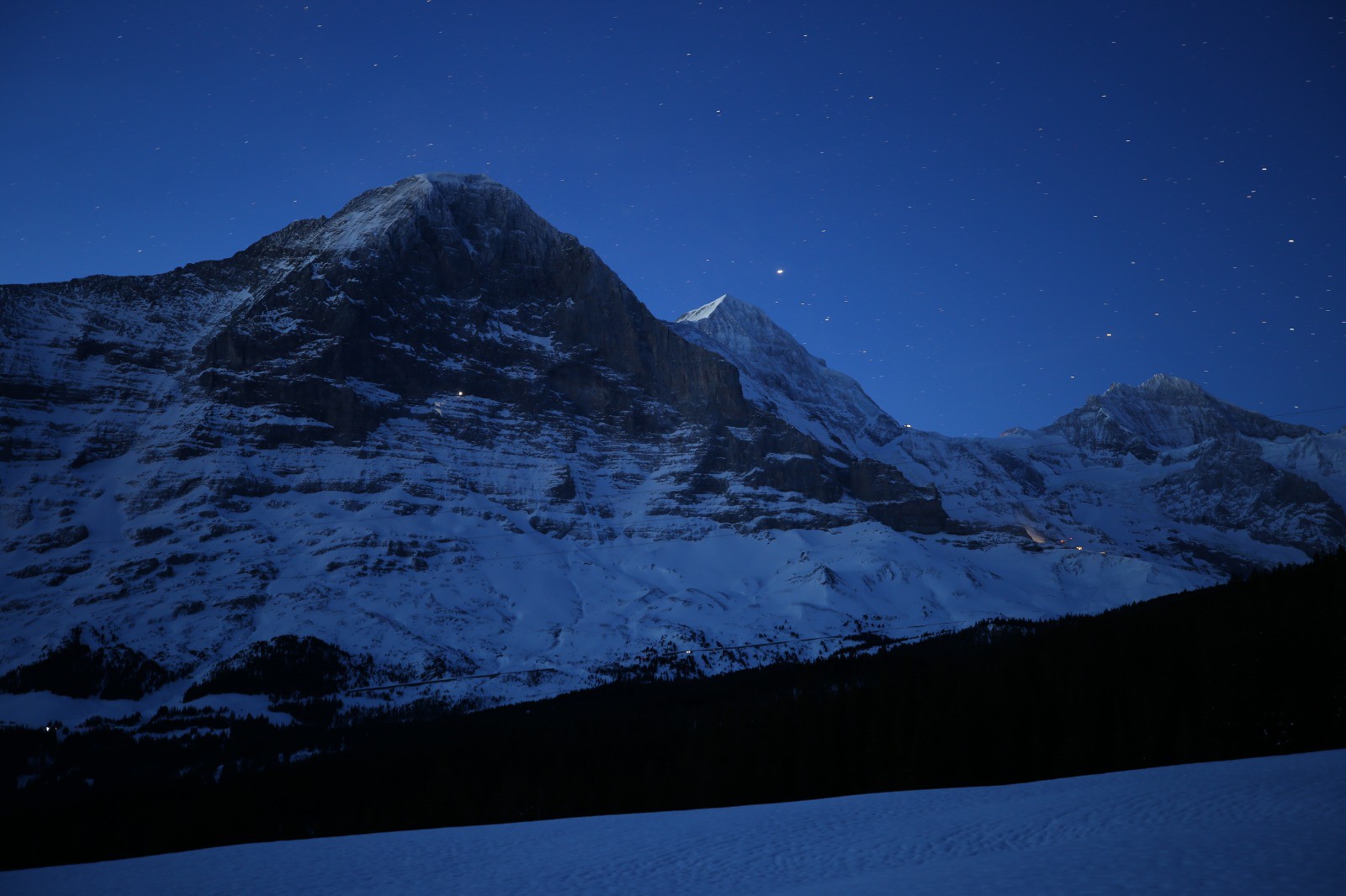 Eiger, Mönch et Jungfrau sous les étoiles