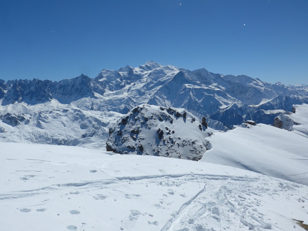 Pointe d'Anterne devant le Mont Blanc
