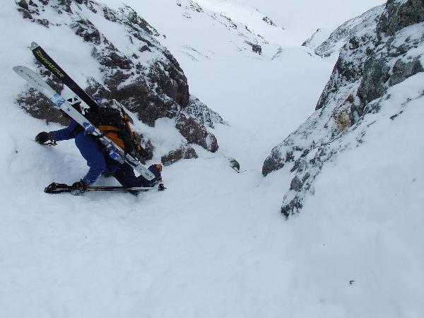 Couloir NE Cornes de la Loriaz : Le petit Goulet, desescalade sur 10/15m .Tendu sans corde ...