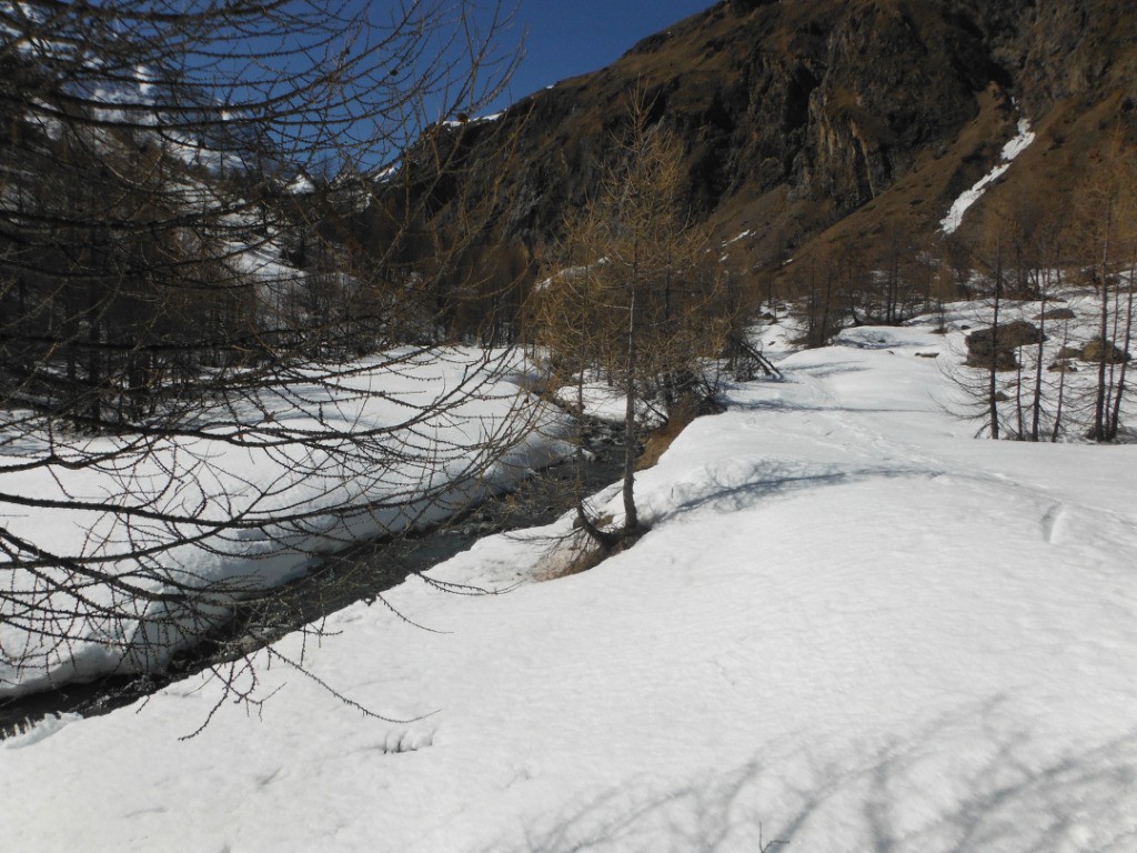 Au milieu coule une rivière,vallon de Chichin
