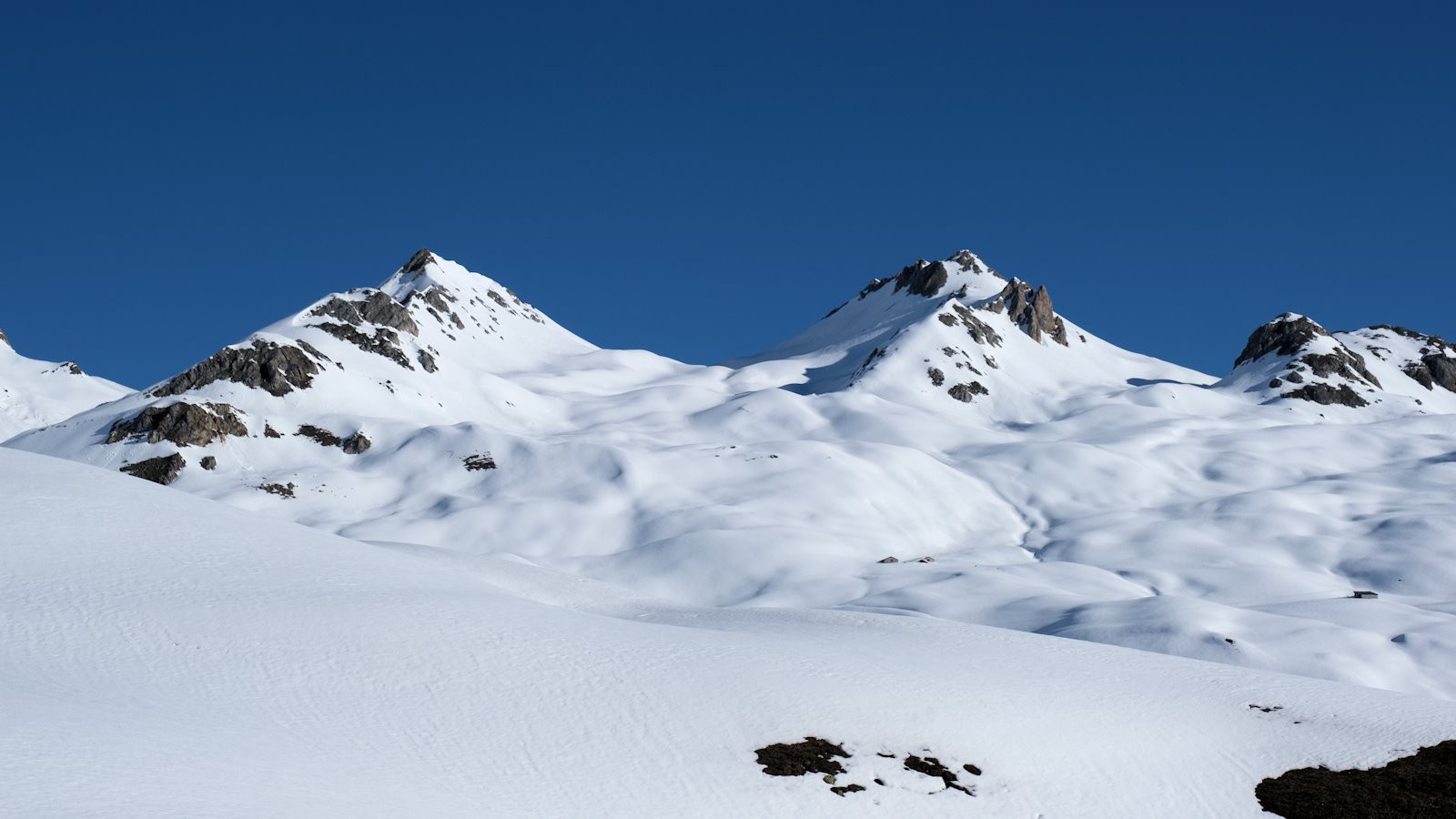 Roc d'Enfer, Grande et Petite Combe. A cet instant, nous ne savons pas encore que ce sera notre terrain de jeu du jour.