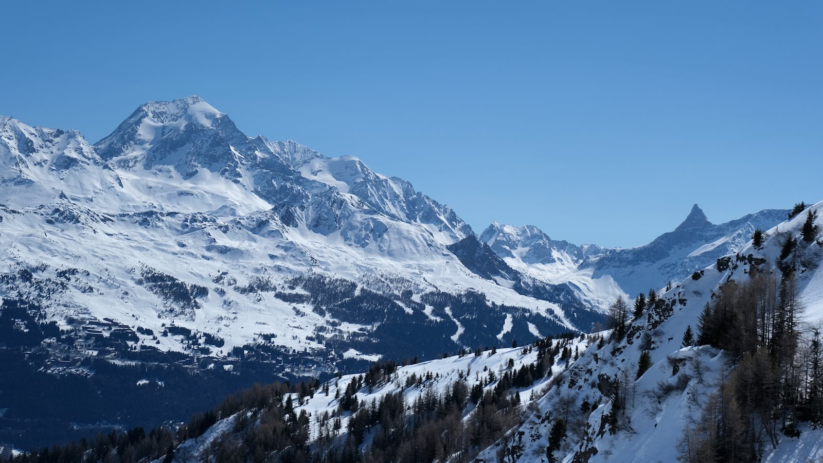 Face au Mont Pourri et à la Pointe de l'Alliet.