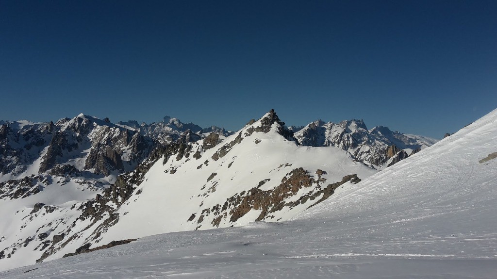 Vue sur les Ecrins depuis Roche Château