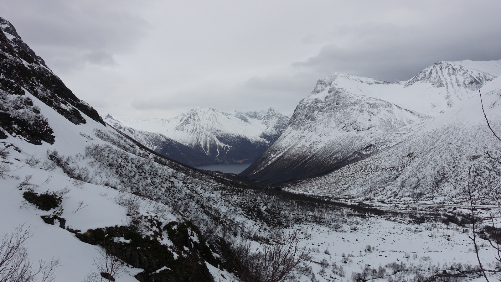 Vue sur le Hjorundfjorden