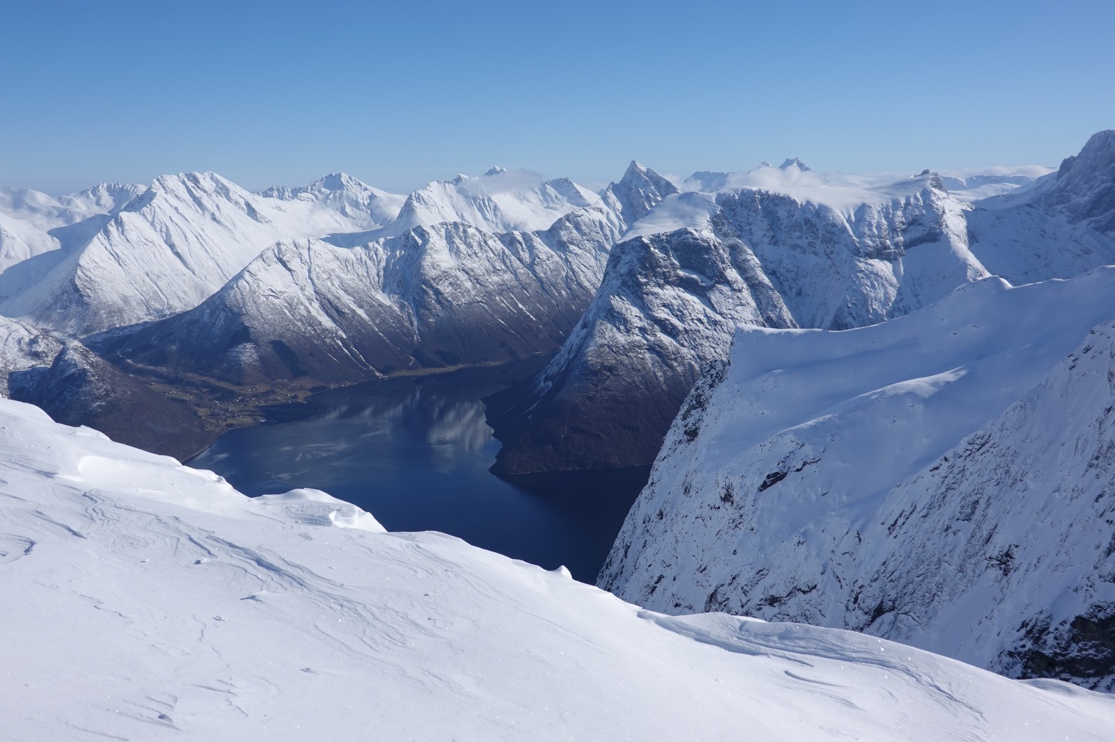 Vue le Hjorundfjorden