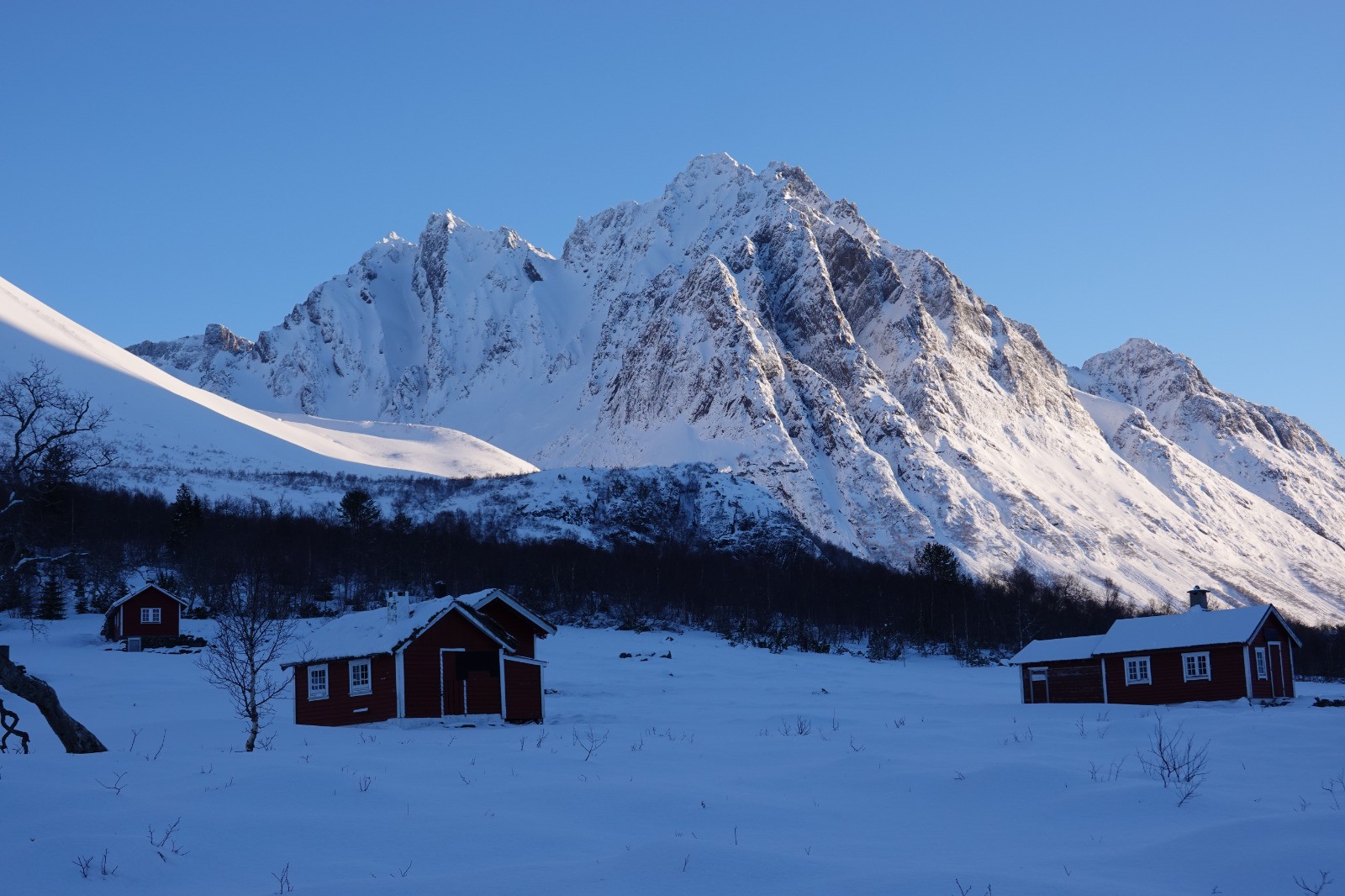 Le vallon d'ascension de notre première randonnée avec vue sur le Saetretindane