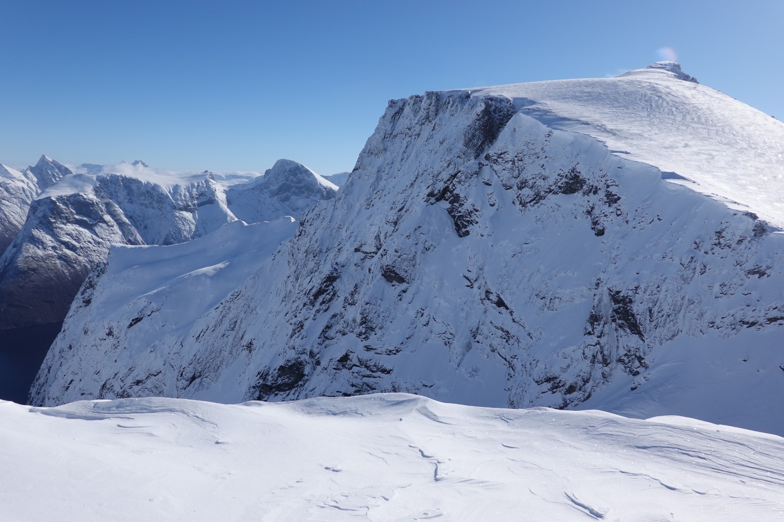 Panorama sur le sommet du Skarasalen