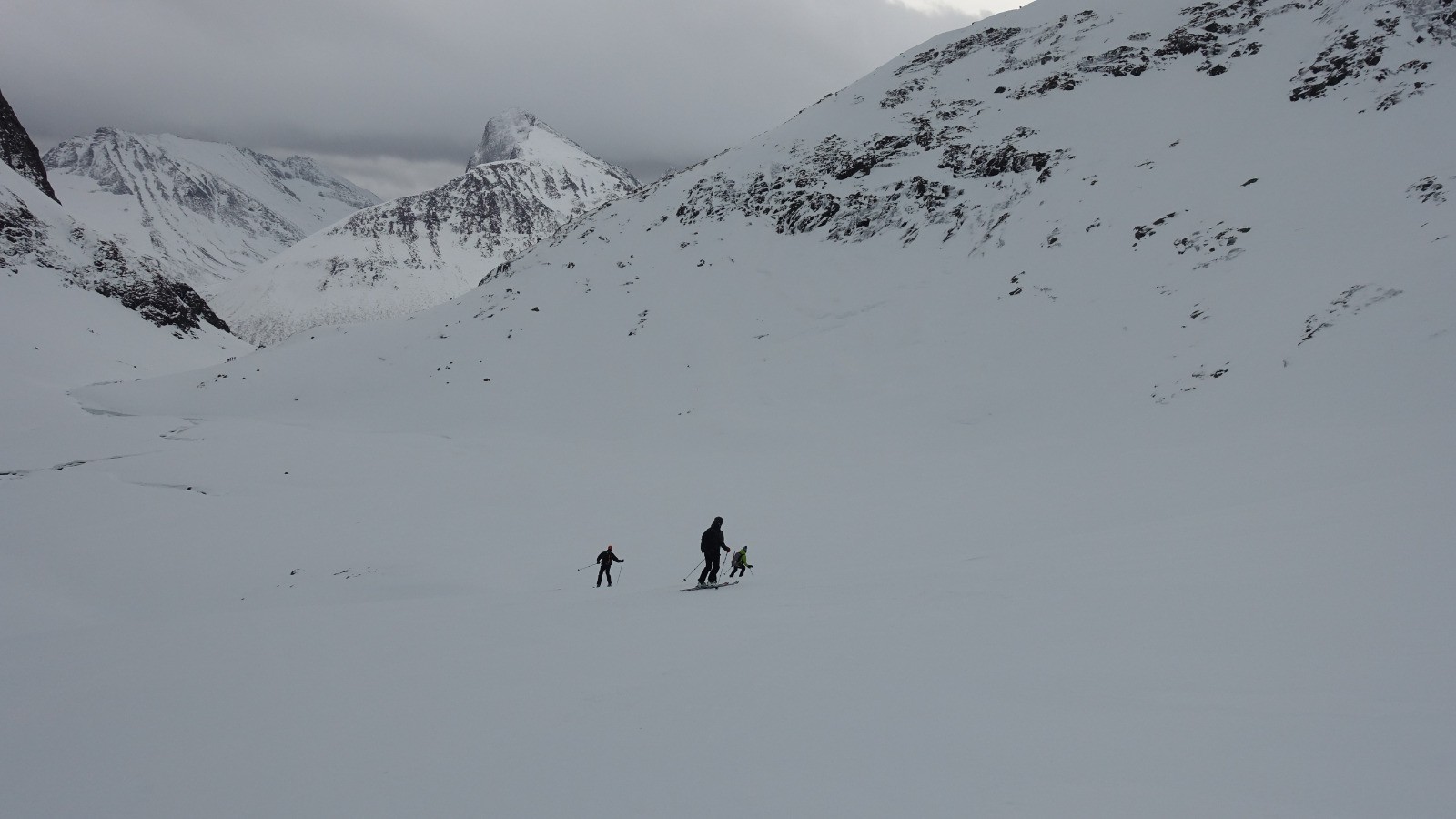 Descente en neige agréable à skier