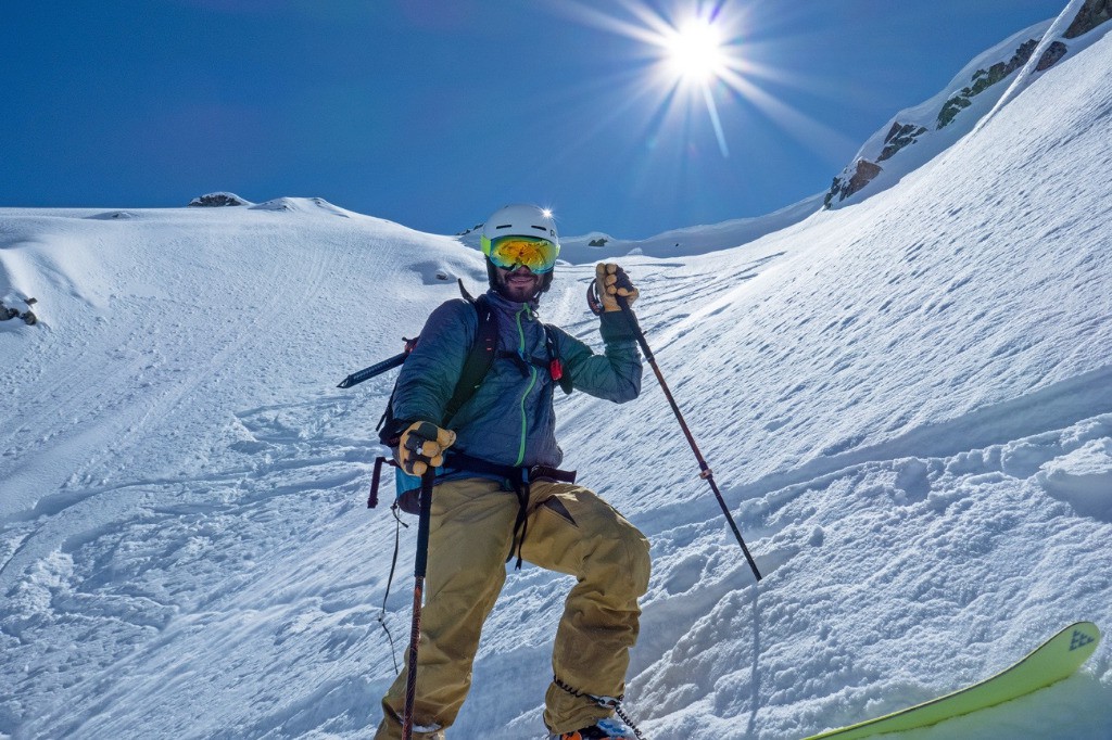 Haut du couloir : Il suffit d'un peu de poudre pour rendre un skieur heureux… (photo SDX)