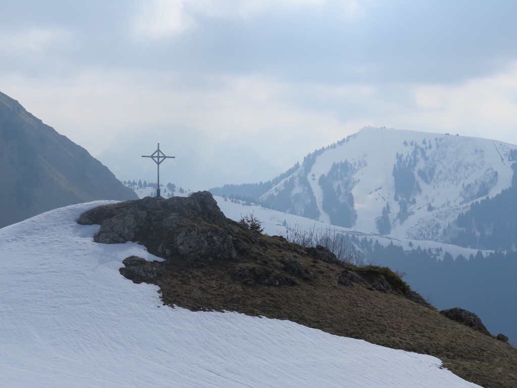 La croix de Foron d’en haut avec le Mont chery 