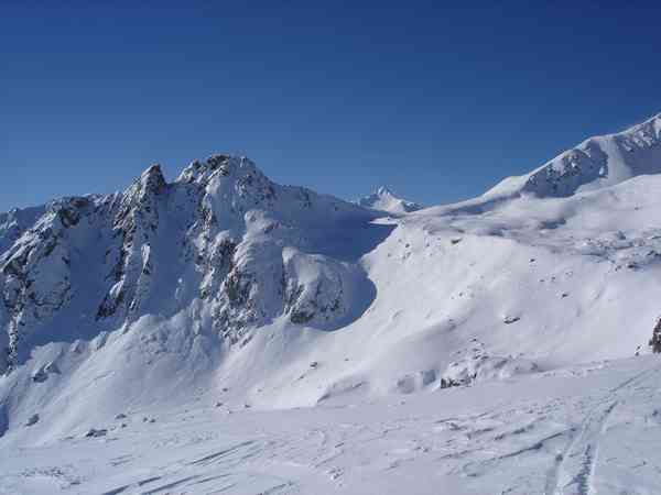 magnifique Beaufortain : neige, vallons, sommets... le paradis du ski de rando!!