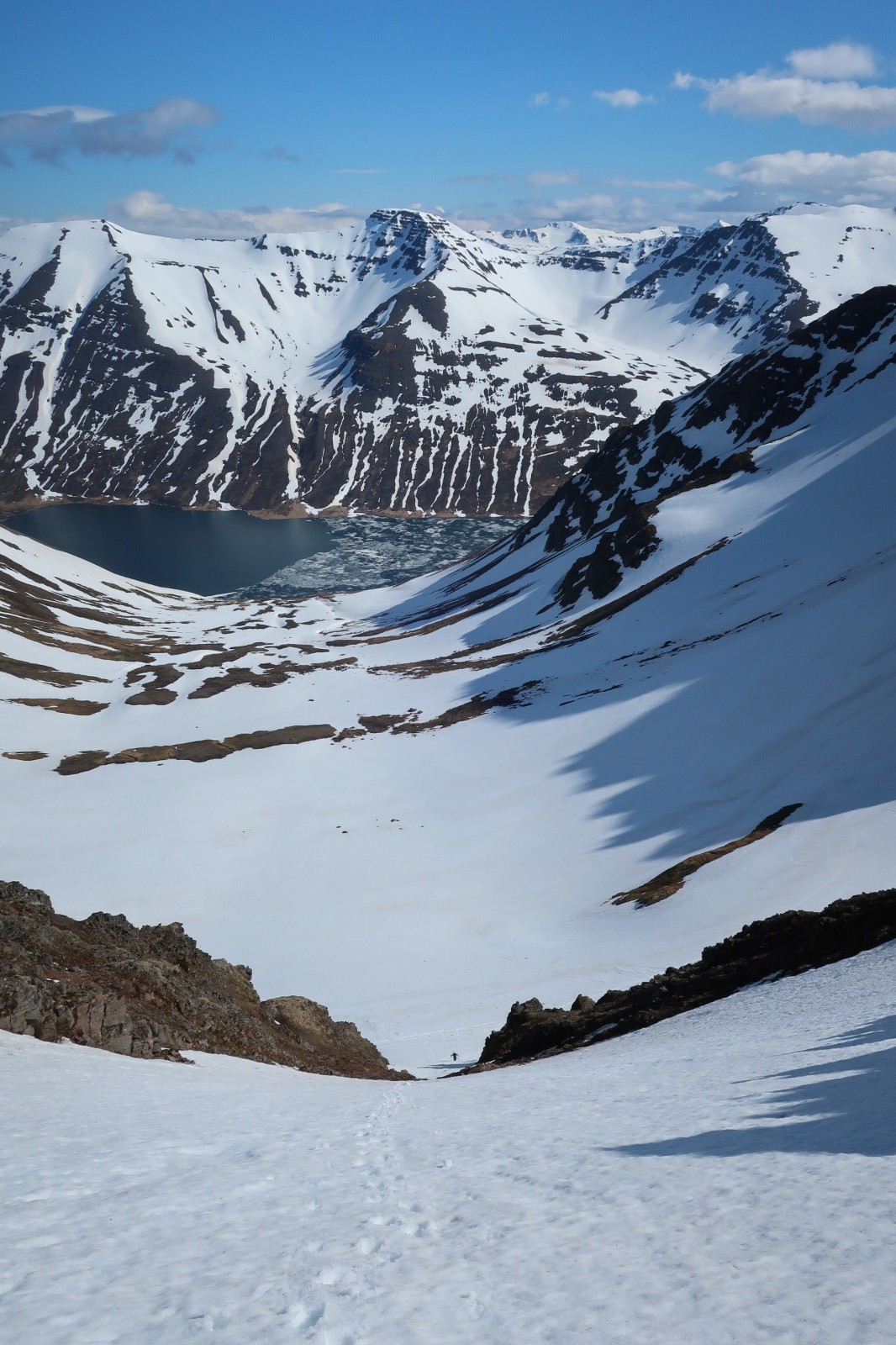 J2 : remontée de couloir sur fond de fjord