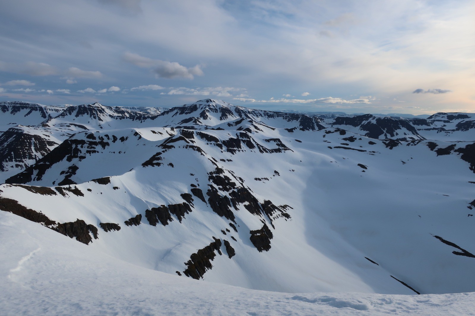 J2 : panorama sur le Sud depuis le 3e sommet, le Skutudalur
