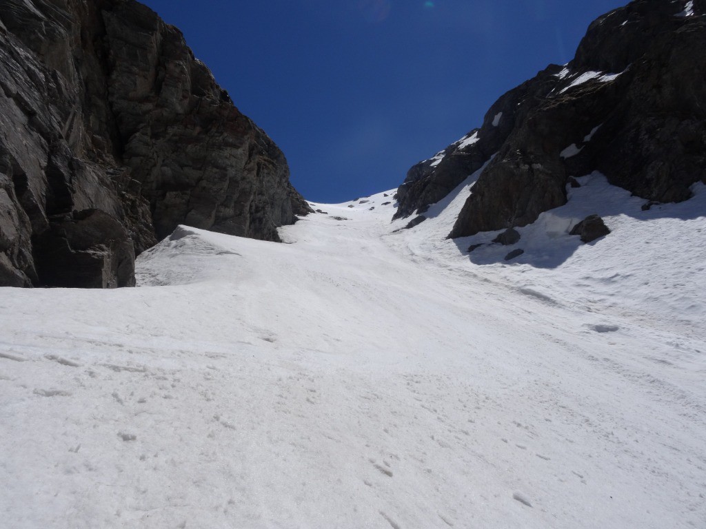 On a terminé dans le couloir qui termine la descente du mont d'Ambin (encore dans une neige parfaitement revenue )