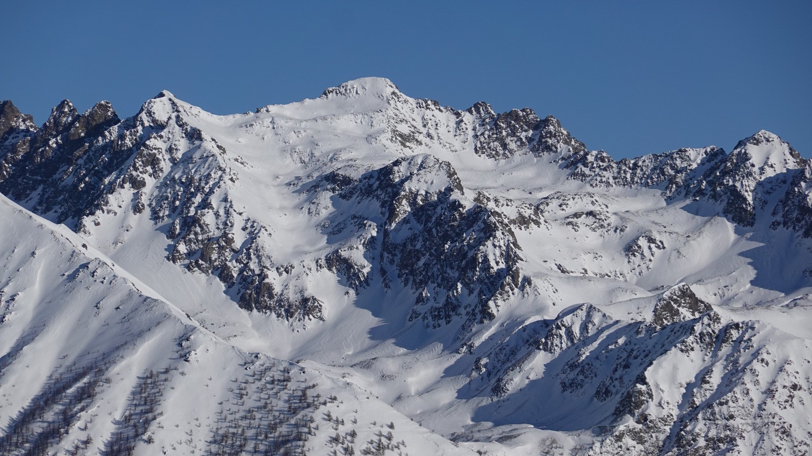 Panorama sur le Mont Tenibre pris au téléobjectif