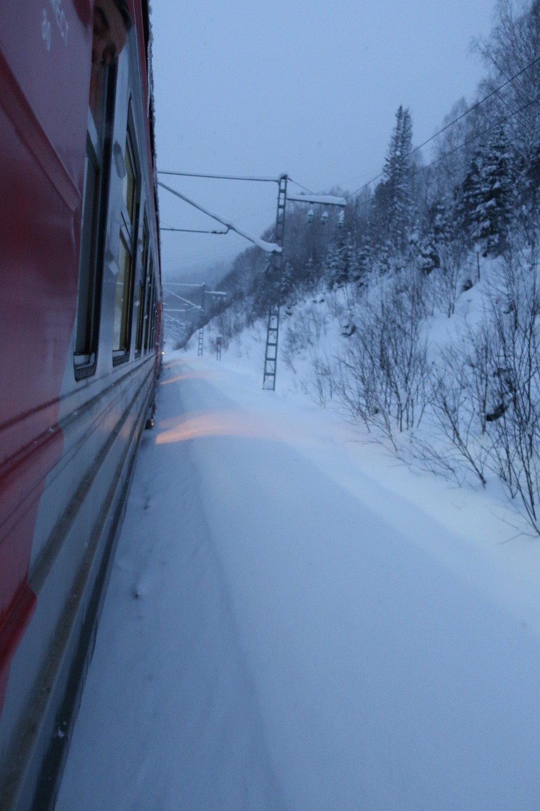 Où le voyage se poursuit en train