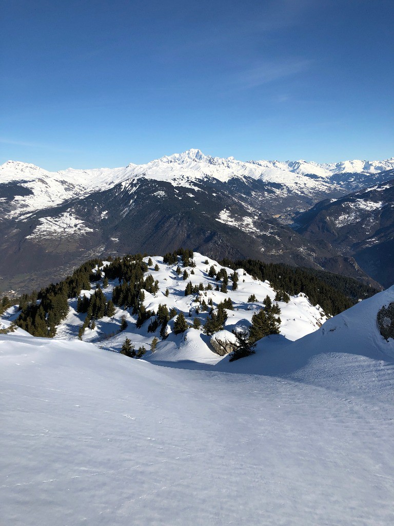 Vue sur le Mont Blanc et l'arête de Longecha