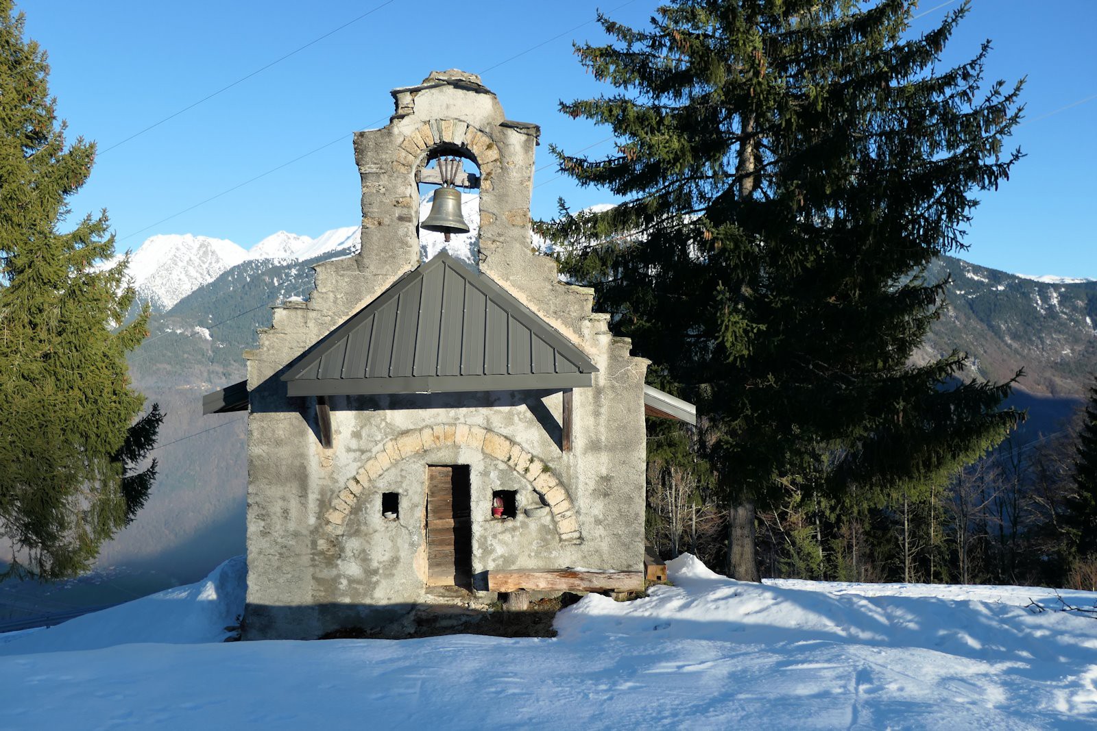 Monslacon et sa chapelle, terminus de la sortie.