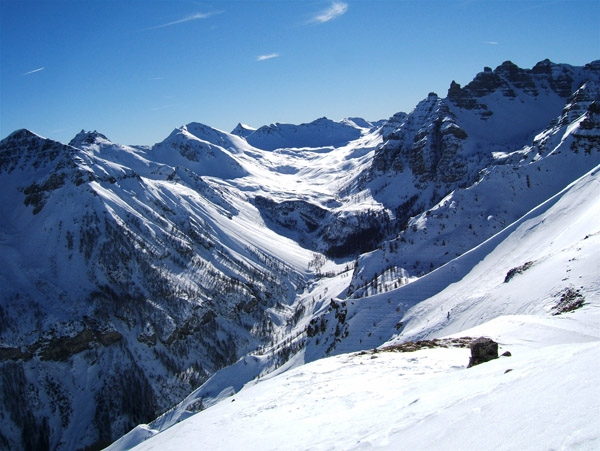La Croix de Carlé : Le vallon de Gialorgues avec le Pal tout au fond et à sa gauche le Bollofré