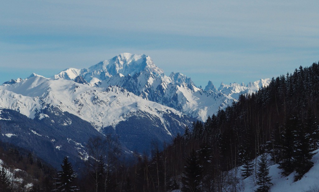 Le Mont Blanc trône depuis le parking.