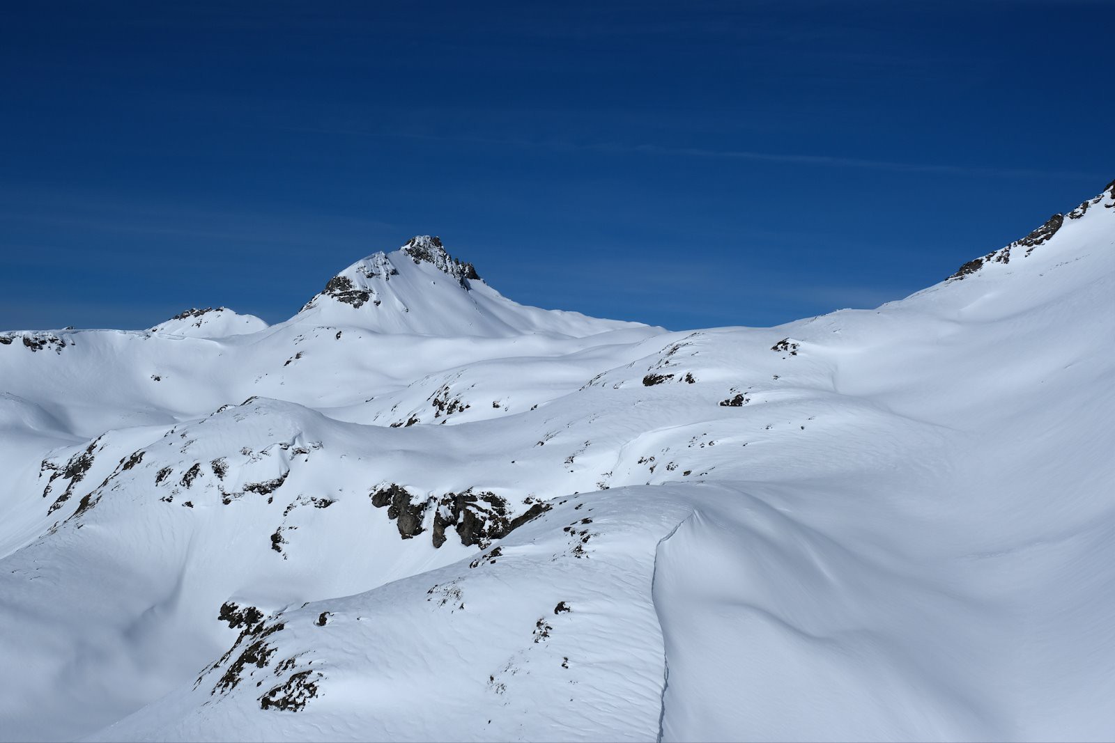 Au nord, la Pointe de l'Argentière (3053 m).