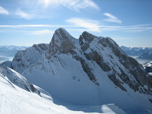 L'étale : Le couloir Combaz n'a pas l'air mal. De visu : 4 personnes le remontaient dimanche...