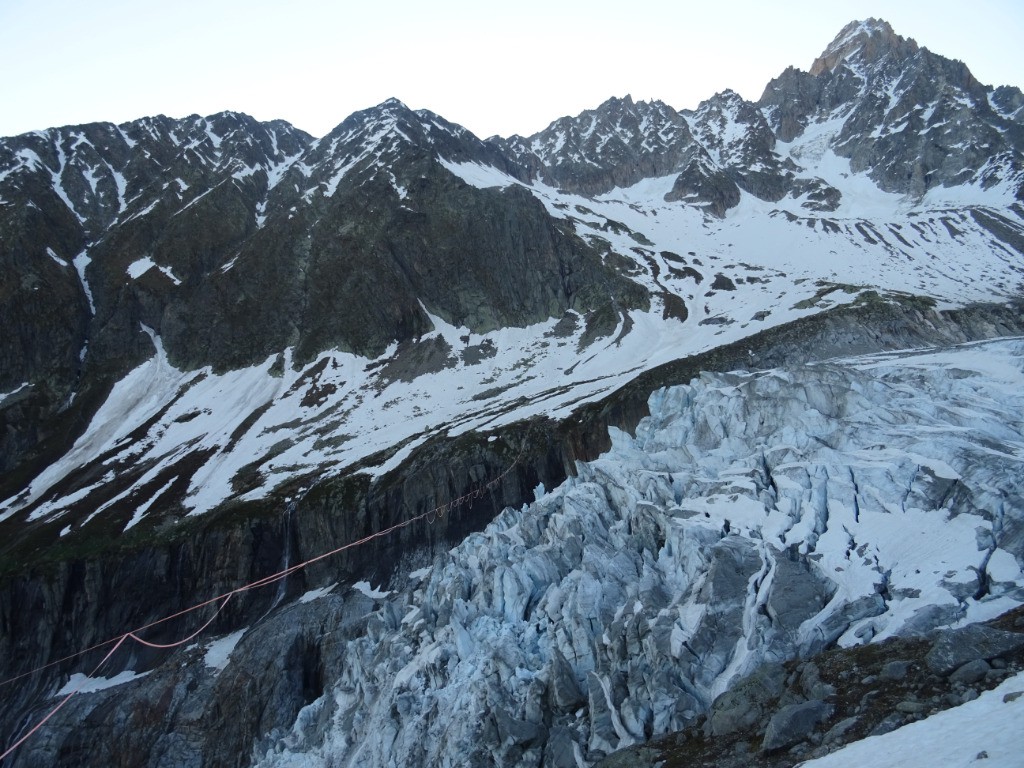 Une highline au-dessus du front du glacier d'Argentière