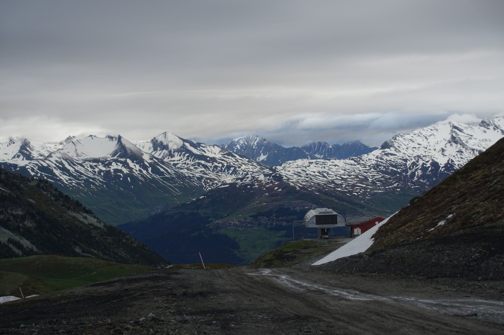 Les Alpes Grées et la Rosière déjà au vert. 