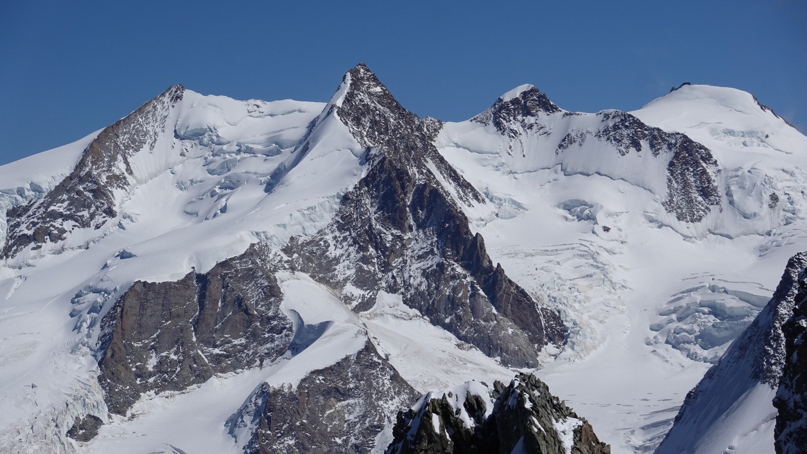 Les pointes principales du Mont-Rose : Nordent, Dufour, Zumstein et Gnifetti