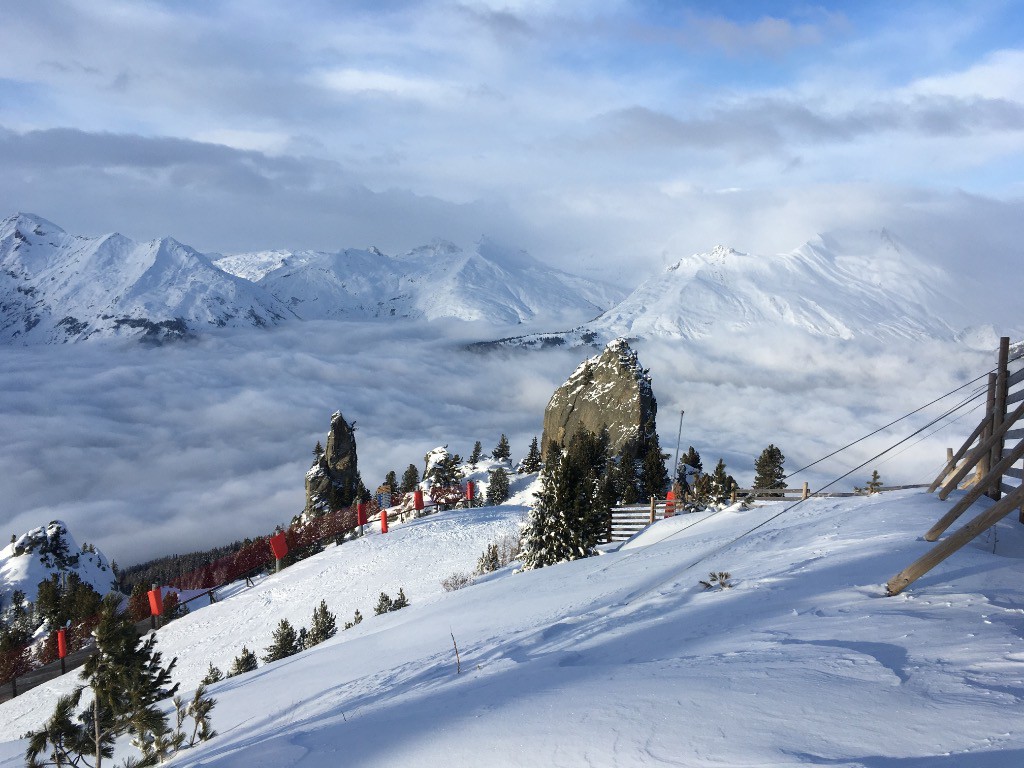 juste avant la plaque à vent en coupant un lacet 