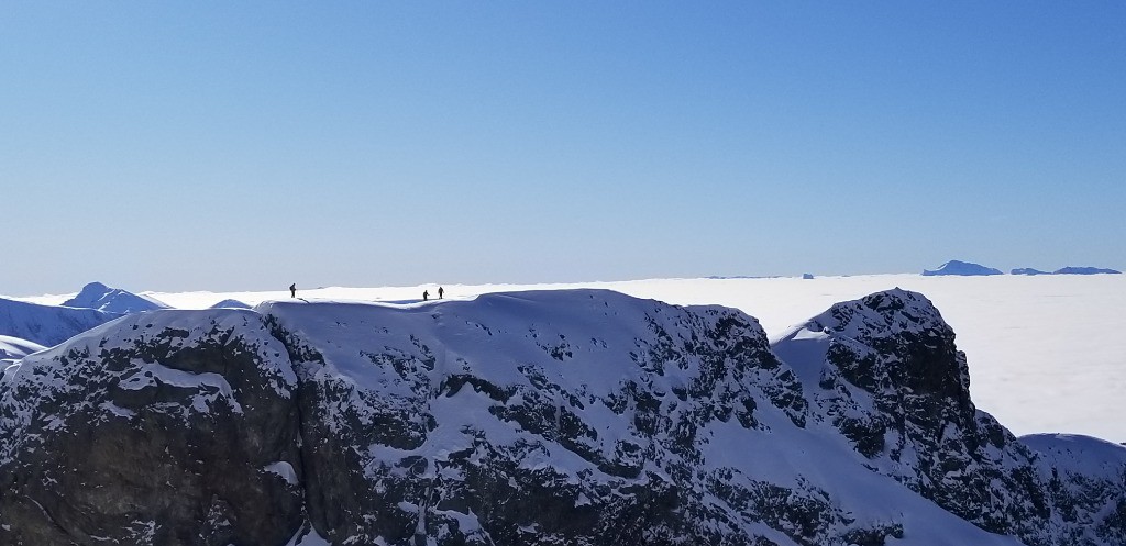 Skieurs au sommet du grand Van depuis le Sorbier