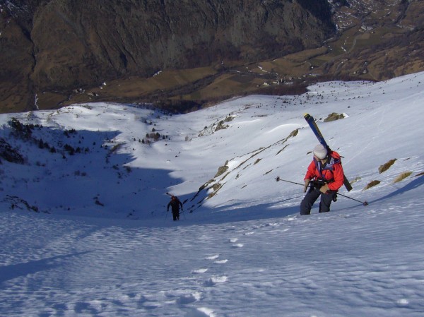 rocher rond : La fin de la montée. La pente est assez soutenue, c'est plus pratique avec les skis sur le dos.