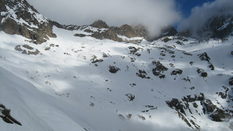 Vallon de la Haute Pisse : On voit le col tout à droite