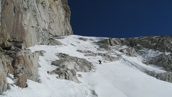 Col de la Haute Pisse : Anne-Cé préfère redescendre à pieds, d'ici ça parait plat mais..