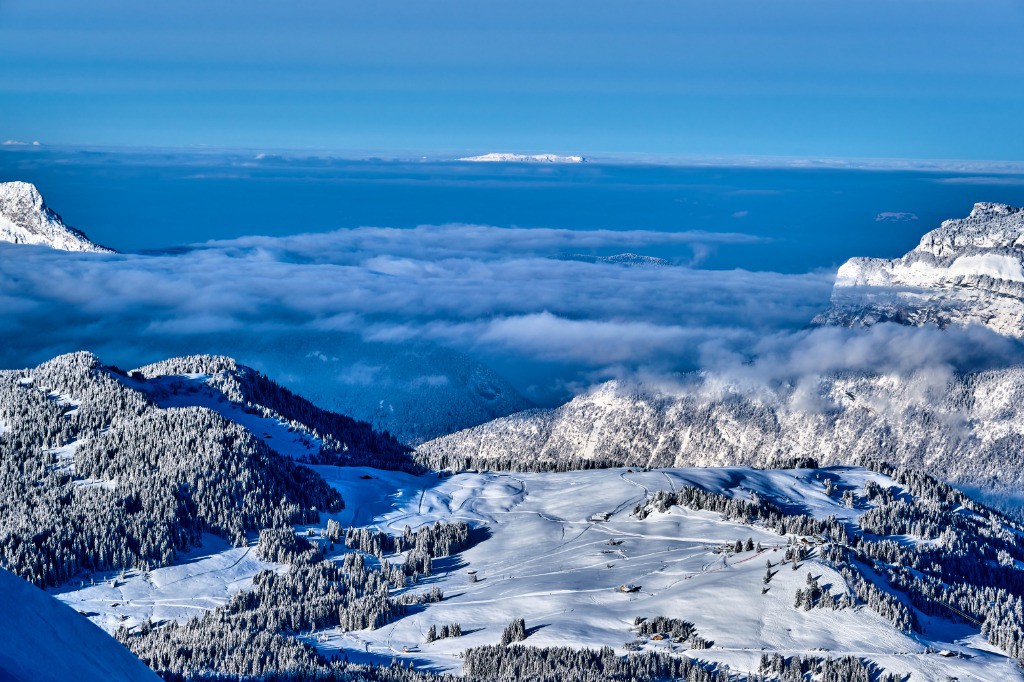 Plateau de beauregard, mer de nuages et les monts du Jura