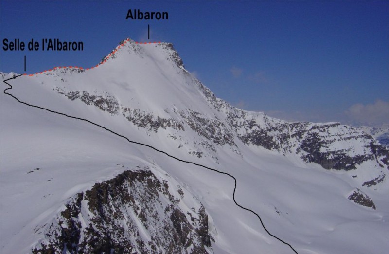 La partie finale de l'ascension vue depuis la pointe de Chalanson (en rouge le parcours d'arête)