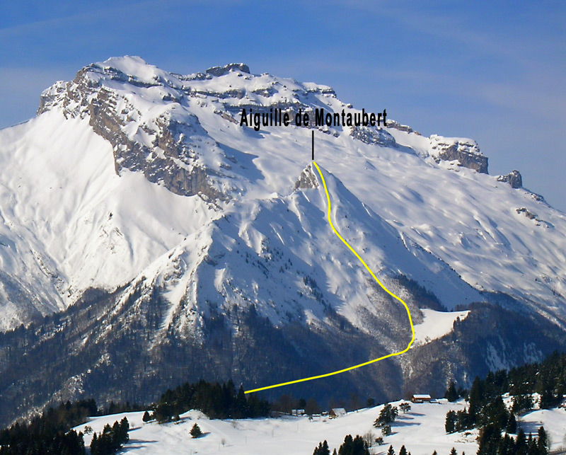 L'Aiguille de Montaubert - 1847m, une pente d'où partent parfois d'énormes avalanches qui occasionnent la fermeture du col du Marais.